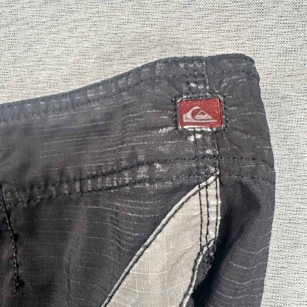 Quiksilver Board Shorts Mens 34 Black Ripstop Graphic Y2K Surf Swim Trunks - Picture 7 of 12